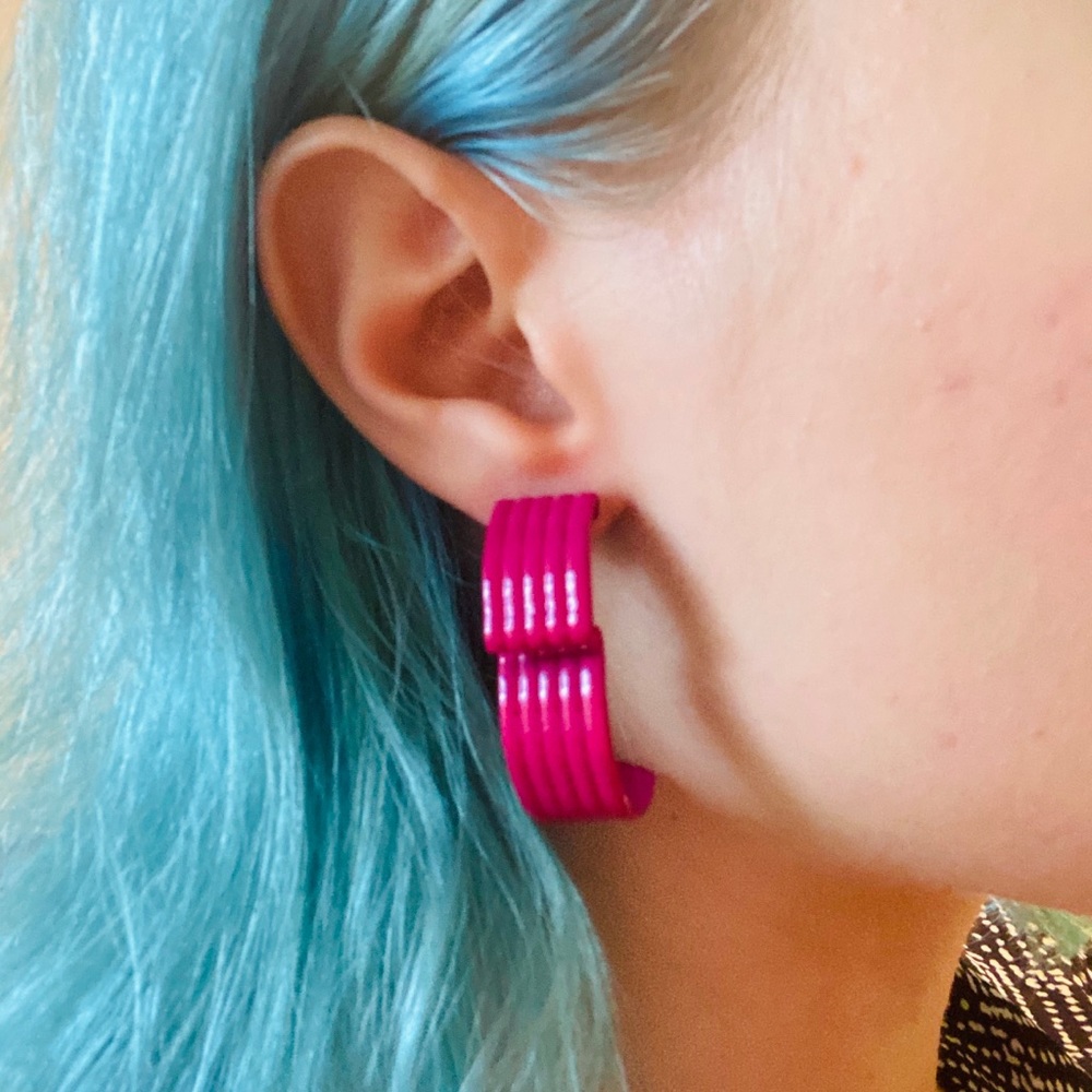Vintage 80s earrings 🖤 - Picture 2 of 4